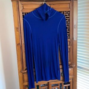 Three Dots blue ribbed turtleneck